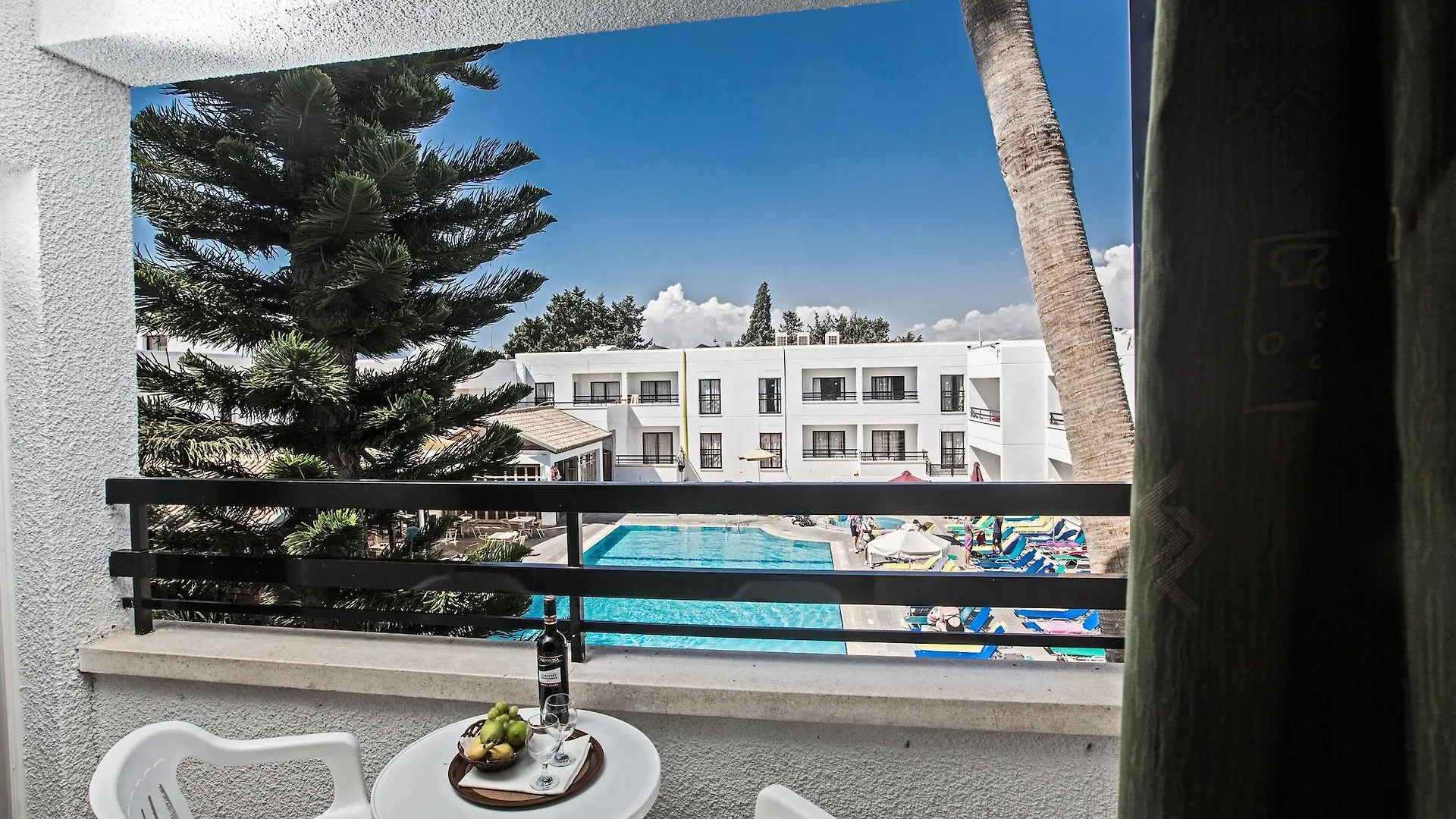 Anthea Hotel Apartments Ayia Napa 3*,